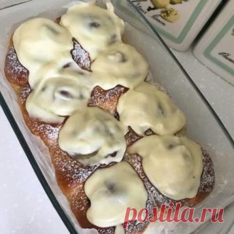 Добрый вечер) кому синнабон?) пробовали ли вы эти всемирно известные булочки? Синнабон. Ставьте  Для теста:
700 г муки
200 мл молока
2 яйца
100 г сахара
80 г сливочного масла
11 г сухих дрожжей
1 ч л соли Начинка: 50 г сливочного масла
200 г коричневого сахара
3 ст л корицы

Глазурь:
4 ст л сливочного сыра
100 г сахарной пудры
3 ст л мягкого сливочного масла

Смешать теплое молоко с ложкой сахара, добавить дрожжи. Дать постоять опаре 20 минут. 
Отдельно взбить яйца венчико...