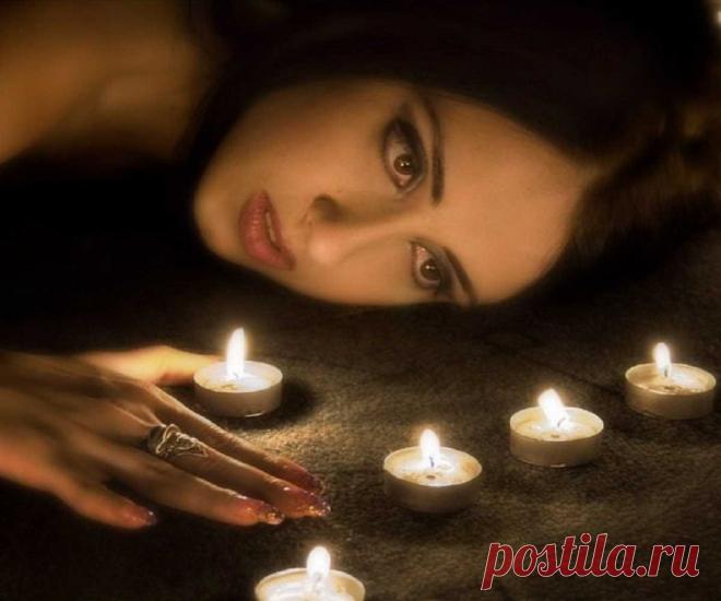 Как делать приворот на вещь? Как сделать приворот на вещь? Приворот на одежду и зачем это нужно? 100% Магический приворот Присушка на вещь в домашних условиях должна проводиться поздно вечером, желательно в полночь. Также следует учитывать и другие рекомендации, которые