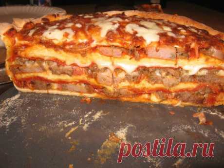 Многослойная пицца, до отвала напичканная мясом, для настоящих мужиков
