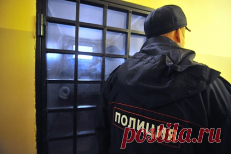 Беглеца из подмосковной психбольницы спустя месяц нашли в Ростовской области. Сбежавшего из подмосковной психбольницы в Чехове заключенного задержали полицейские Ростовской области. Как сообщает ТАСС, беглеца нашли в Аксайском районе региона спустя месяц и один день после того, как ему удалось покинуть лечебное учреждение. 33-летний россиянин доставлен в территориальный отдел полиции.