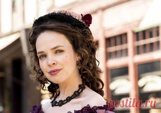 Для ценителей моды: 5 лучших костюмированных сериалов