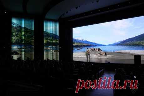 Новый сервис Apple TV+ будет делать оригинальные сериалы и фильмы? Сейчас на сцене известные режиссёры – в том числе на видео. Актёры тоже. Вот, например, Джей Джей Абрамс (Трансформеры и ещё много чего). Говорит про то, как важно творчество и уникальные идеи. Новый сервис Apple TV+ это сервис потокового вещания по подписке. Ранее Apple пыталась запустить несколько сериалов и шоу, распространяя их через Apple Music. За исключением нескольких нормальных эпизодов Carpool Karaoke, не взлетело…