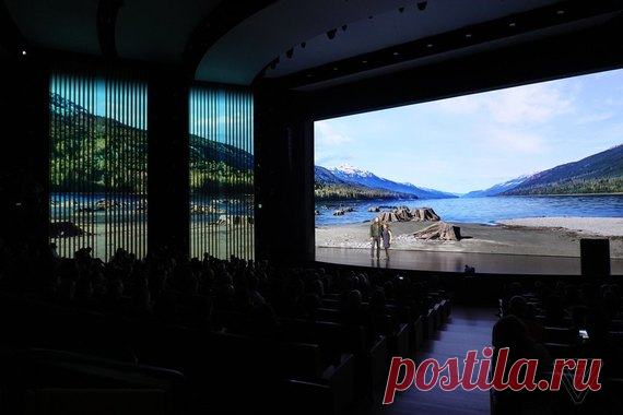 Новый сервис Apple TV+ будет делать оригинальные сериалы и фильмы? Сейчас на сцене известные режиссёры – в том числе на видео. Актёры тоже. Вот, например, Джей Джей Абрамс (Трансформеры и ещё много чего). Говорит про то, как важно творчество и уникальные идеи. Новый сервис Apple TV+ это сервис потокового вещания по подписке. Ранее Apple пыталась запустить несколько сериалов и шоу, распространяя их через Apple Music. За исключением нескольких нормальных эпизодов Carpool Karaoke, не взлетело…