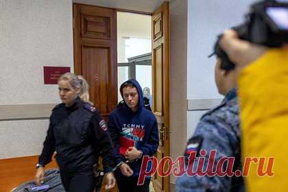 Приставы начали конфискацию имущества певца Шарлота