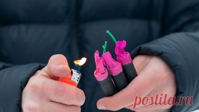 Подросток из Нижнего Новгорода поджег петарду на фуд-корте и устроил взрыв в ТРЦ. Несовершеннолетние хулиганы взрывали петарды в нижегородском ТРЦ "Небо". Об этом пишет портал NN.RU со ссылкой на сообщение локального Telegram-канала. Компания отдыхавших на фуд-корте подростков решила поджечь петарды. Молодой ...