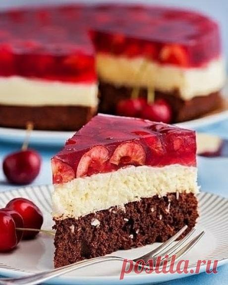 Шоколадно-кокосовый торт с вишней