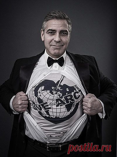 Вивьен Вествуд не только входит в жюри конкурса "Флаг Будущего", но и выпустила футболку в защиту Арктики! А теперь, совместно с фотографом Энди Готсом, она привлекает к защите Арктики мировых знаменитостей. Вот и первое фото! Присоединяйтесь: www.savethearctic.org!