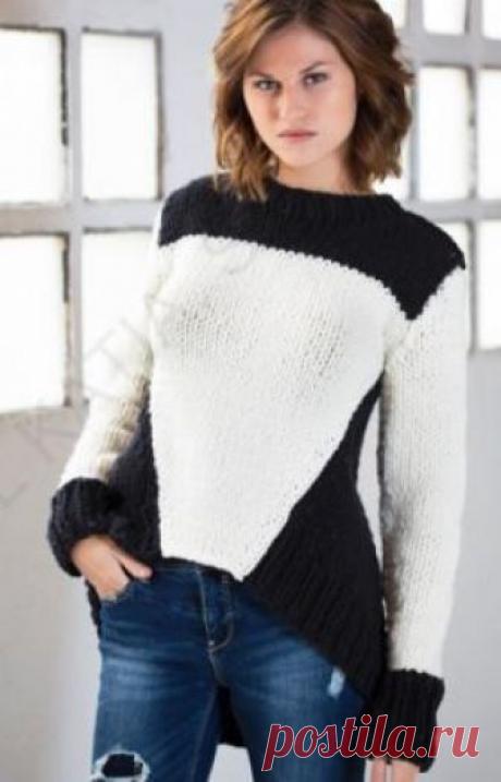Свитер Деконструкция Стильный молодежный свитер спицами для женщин, выполненный из шерстяной пряжи ровничного типа. Вязание деталей осуществляется двумя контрастными...