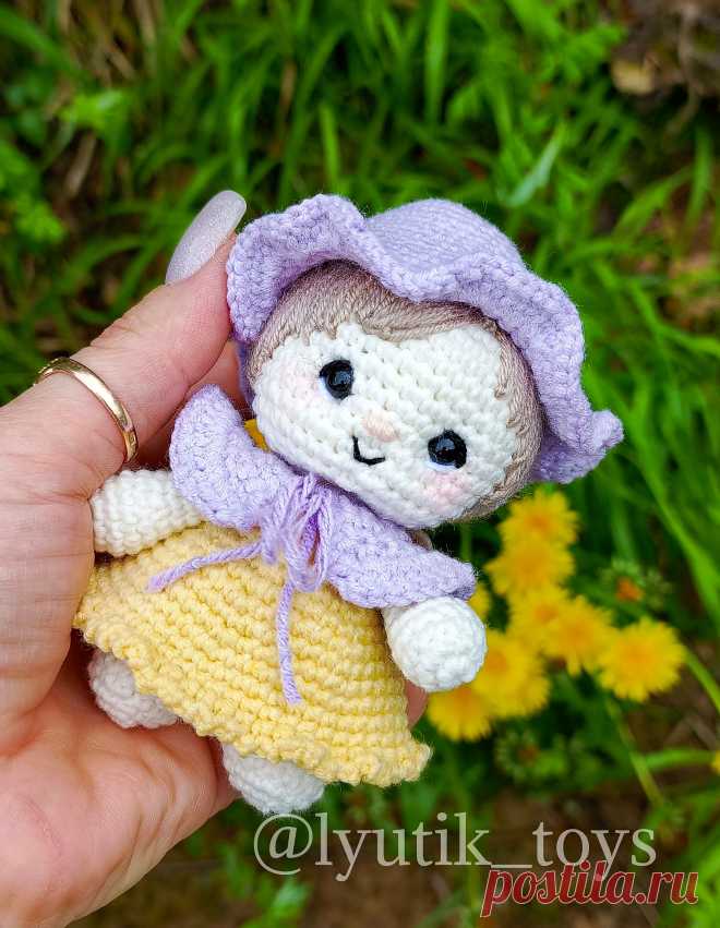 PDF Гномочка крючком. FREE crochet pattern; Аmigurumi toy patterns. Амигуруми схемы и описания на русском. Вязаные игрушки и поделки своими руками #amimore - маленькая кукла в виде девочки гнома из обычной пряжи, куколка, гномик.