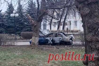 Смерть депутата Народного совета ЛНР Олега Попова подтвердил его коллега. Стало известно о гибели в результате покушения возле стадиона в Луганске депутата Народного совета ЛНР Олега Попова. Депутат народного совета ЛНР Юрий Юров подтвердил гибель коллеги в результате покушения. Ранее Владимир Рогов сообщил, что автомобиль с депутатом Олегом Поповым взорвали террористы.