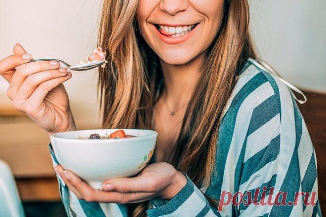 Что есть, если повышен сахар в крови Чем опасны йогурты и какие напитки наиболее безопасны?Уровень глюкозы в крови – один из важнейших параметров, которые стоит контролировать абсолютно всем. Даже если у вас нет диабета, если вам не диаг...