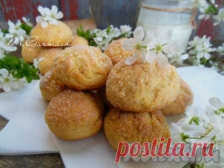 Печенье на кефире и растительном масле - 11 пошаговых фото в рецепте Сегодня хочу поделиться с вами рецептом очень вкусной и простой домашней выпечки. Печенье, замешанное на кефире и растительном масле, получается нежным, рассыпчатым, напоминает песочное. Готовится оно из самых обычных продукты и минимального количества сахара. Такое печенье можно брать с собой в ...