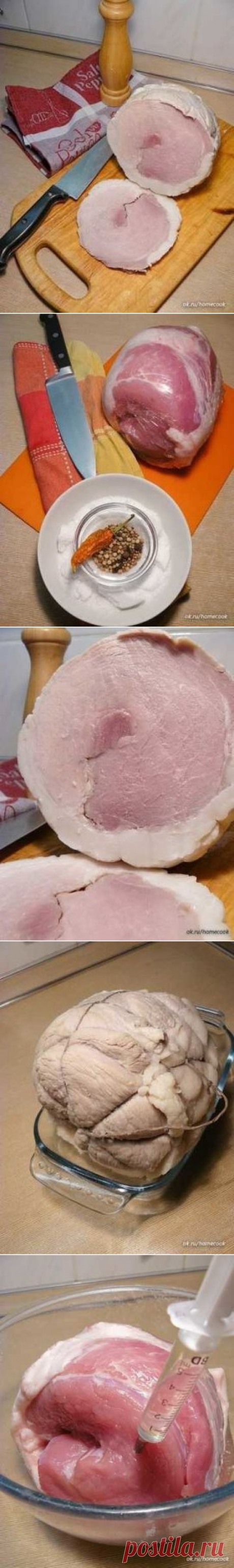 Ветчина домашняя

Ветчину и готовое мясо в магазинах я уже давно не беру. Особенно после того, как один раз попытался поджарить кусочек варено-копченого окорока одного из местных производителей. В результате, на сковороде у меня оказался сморщенный, серый кусочек непонятно чего в противно пахнущей, пузыристой жидкости. Сковороду-то я конечно отмыл, но &quot;осадочек&quot; остался. И вот с тех пор ветчину мы дома едим только ту, которую делаем сами. Тем более,