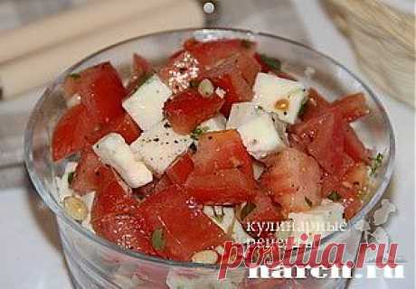 Салат из помидоров с брынзой и кедровыми орешками “Румынский” | Харч.ру - рецепты для любителей вкусно поесть