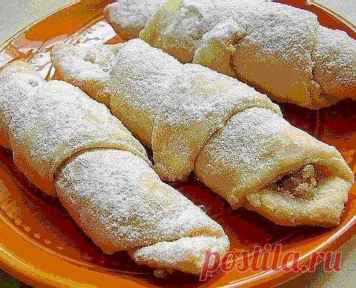 Словацкие рогалики с орехами.