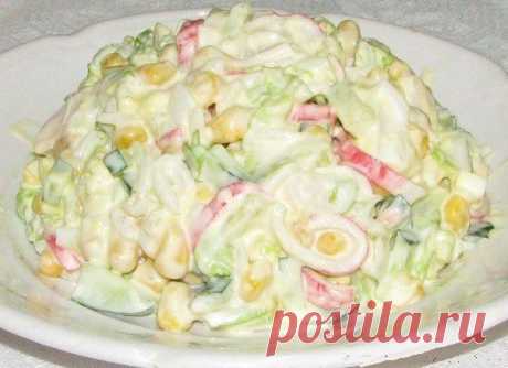 Крабовый салат с капустой
1 б,кукурузы конс.
300гр. св.капусты
240гр. краб. мяса (или палочек)
Сок половины лимона
Майонез 
==
Мелко нарезаем крабовое мясо, мелко шинкуем капусту. Добавляем в капусту лимонный сок и перемешиваем ее, даем постоять 5 минут.
Смешиваем капусту с лим, соком, кукурузу  и крабовое мясо. Перемешиваем салат и заправляем его майонезом. Приятного аппетита! Почти традиционный рецепт крабового салата, только с добавлением капусты! Попробуйте! Свежий и приятный вкус!