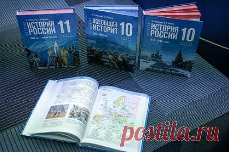 В школьный учебник по истории России внесли больше ста правок. Соавтор нового учебника по истории России для учеников старших классов ректор МГИМО Анатолий Торкунов сообщил, что сейчас идет доработка пособия — во второе издание внесут более ста правок. Об этом он сообщил РБК. «Работа над государственным учебником не прекращается с его выходом из типографии», — сказал он.