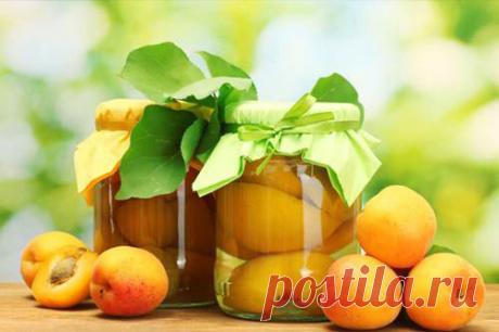 Компот из абрикосов на зиму - простой рецепт, приготовление без стерилизации, с косточками и без, видео Простые рецепты компота из абрикосов на зиму. Консервирование компота с дальнейшей стерилизацией. Компот из абрикосов двумя способами заливки: горячей водой и сахарным (или медовым) сиропом.