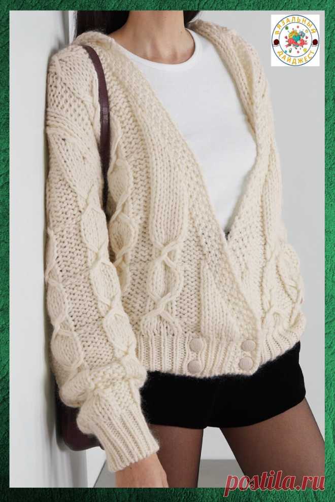 ФАКТУРНОЕ ПОЛОТНО! НОВЫЙ ВЗГЛЯД НА КОСЫ В БЕЛОМ КАРДИГАНЕ С КАПЮШОНОМ ОТ SAINT LAURENT. | ВЯЗАЛЬНЫЙ ДАЙДЖЕСТ | Яндекс Дзен