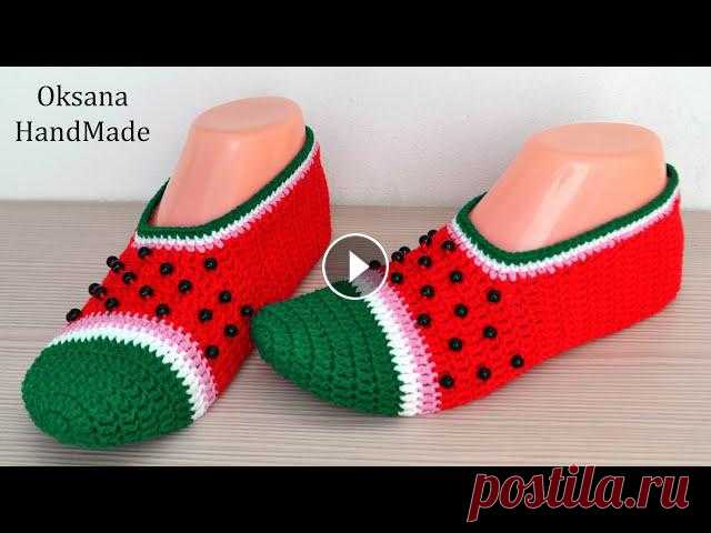 Очень удобные тапочки крючком. Мастер класс и схема. Crochet Slippers Подробный мастер класс по вязанию домашних тапочек. В видео есть схема, бусины не пришиваем, а провязываем. Такую обувь можно связать на любой размер....