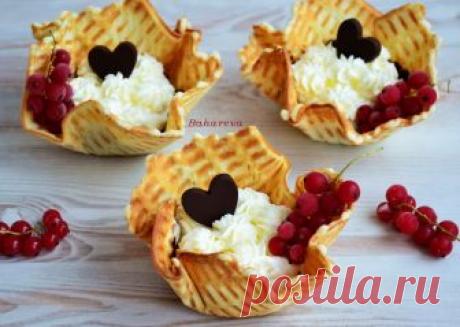 Вафельные корзиночки со сливками и шоколадом