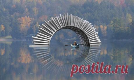 Арка-музыкальный инструмент, на котором играет ветер.