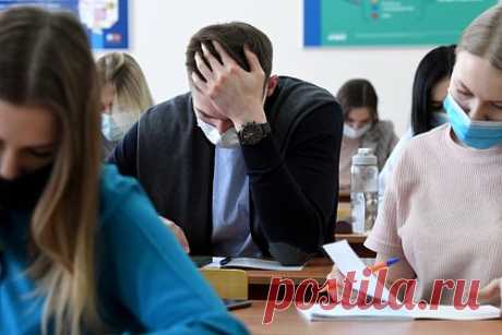 Каждый второй российский студент признался в финансовых трудностях. Каждый второй российский студент (48 процентов) признался в финансовых трудностях, пишут «Известия» со ссылкой на результаты совместного опроса Skillbox и VK. Исследование также показало, что треть учащихся вузов стараются не тратить более 10 тысяч рублей в месяц.
