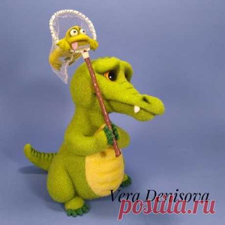 Игрушка из шерсти крокодильчик с сачком и лягушкой. Игрушку сделала Вера Денисова по мастер классу Елены Смирновой.