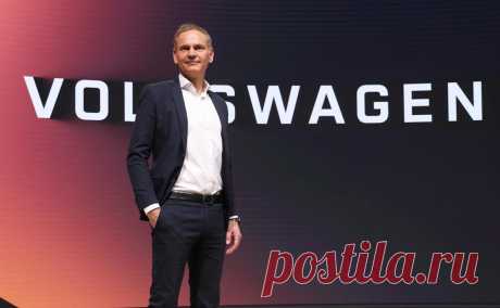 Глава VW заявил, что немецкий автопром «слишком долго почивал на лаврах». Немецкий автопром слишком долго жил за счет своих прежних достижений, из-за чего упустил момент перелома и стремительных изменений на мировом автомобильном рынке, заявил в интервью Süddeutsche Zeitung генеральный директор автоконцерна Volkswagen AG Оливер Блюме.