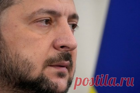 Зеленский отказался раскрыть потери ВСУ. Президент Украины Владимир Зеленский не может раскрыть потери среди личного состава в Вооруженных силах (ВСУ). Об этом он заявил в ходе общения с представителями СМИ Прибалтики в Риге. При этом он отметил, что все больше украинских солдат гибнет из-за задержки поставок западных вооружений.