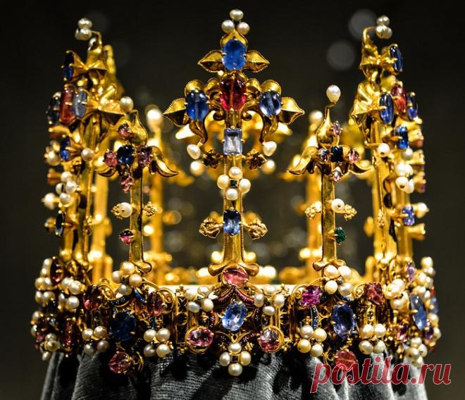 Почему корона принцессы Бланш единственная уцелела среди всех корон средневековой Англии