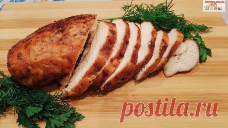 Куриное филе, запеченное в двух соусах в духовке Куриное филе, запеченное в двух соусах в духовке, получается очень нежным, ароматным и вкусным, Прекрасно подходит для бутербродов и в качестве мясной нарезки, отличная замена колбасе.Ингредиенты:куриное филе – 350 г.;соевый соус – 1 ст.л.;томатный соус – 1 ст.л.;растительное масло – 1...