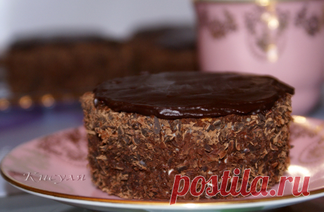 Шоколадные пирожные по мотивам «А-ля Sacher» Очень заинтересовал меня рецепт торта «А-ля Sacher».  Захотелось попробовать, страшно было, как это испечь совсем без муки. Попробовала на половине порции.  Результат превзошёл мои ожидан…