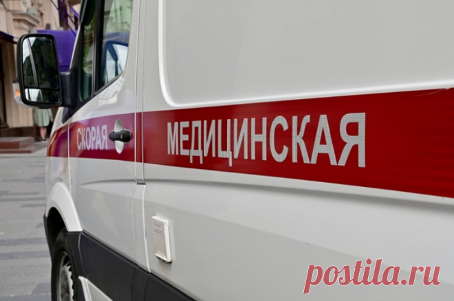 Shot: три человека погибли после взрыва на траулере «Капитан Лобанов». После пожара траулер буксируют в порт Светлого.