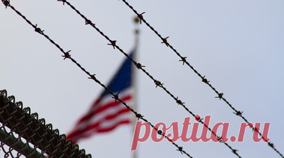 «Ему грозит смертельная опасность»: что известно о Максиме Марченко, обвиняемом США в поставках микроэлектроники в РФ. В середине сентября россиянин Максим Марченко, постоянно проживающий в Гонконге, был задержан на острове Фиджи и экстрадирован в США по обвинению в организации поставок микроэлектроники в РФ в обход санкций. Американские власти также вменяют мужчине участие в контрабанде и отмывании денег. Как сообщили RT в российском генконсульстве в Нью-Йорке, дипломаты держат на контроле…