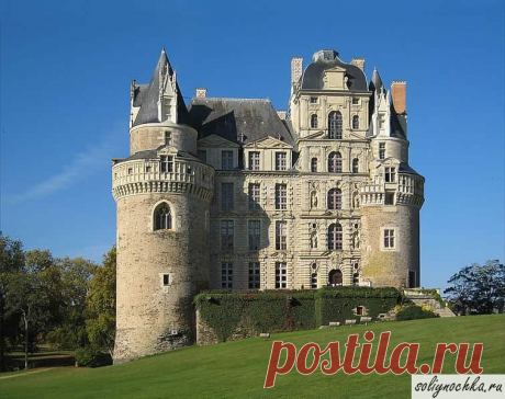Шато де Бриссак (Château de Brissac) — замок в долине Луары, самый высокий замок во Франции, фото на тему "Здания"