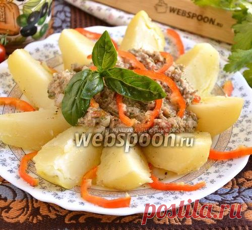 Отварной картофель с соусом из сайры
