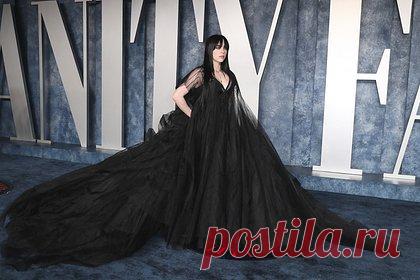 Билли Айлиш ответила на критику своей фигуры. Американская певица Билли Айлиш ответила на слова хейтеров, которые регулярно нелестно высказываются по поводу ее фигуры и стиля. 21-летняя знаменитость призналась, что не смогла бы перенести подобный шквал критики в более молодом возрасте. По словам Айлиш, сейчас она любит себя намного больше.