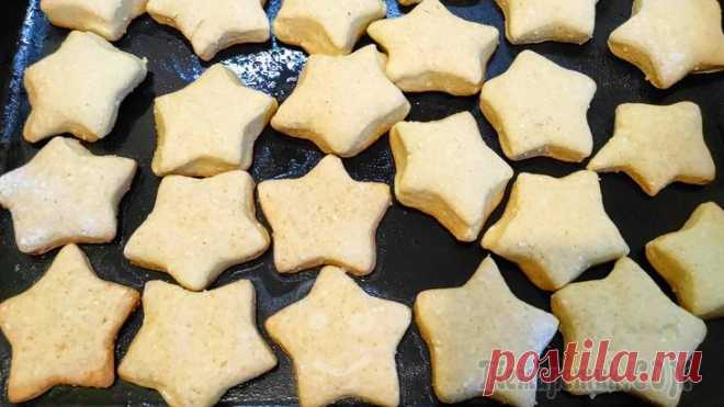 Вкусное печенье на рассоле без яиц Всем привет! Приготовлю мягкое кокосовое печенье готовиться оно на рассоле без добавления яиц. По желанию можно посыпать готовое печенье сахарной пудрой. Готовится печенье быстро, как раз на скорую ру...