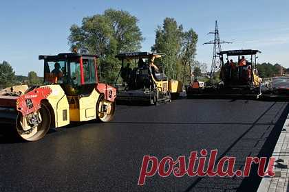 Строительство российской трассы подорожало на сотни миллиардов рублей. Строительство скоростной автотрассы М12 Москва — Казань подорожало на 200 миллиардов рублей по сравнению с изначально запланированной суммой в 623 миллиарда рублей. Об этом заявил вице-премьер России Марат Хуснуллин. Он пояснил, что это связано с ростом стоимости металла и ростом зарплат строителям.