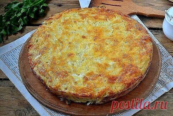 Запеканка из тертого картофеля с сыром и чесноком

Это блюдо стало одним из моих любимых еще в детстве и до сих пор им остается. Им часто угощала меня сестра, когда я приезжала к ней в гости. Разница в возрасте у нас довольно большая, и поэтому когда я только начала интересоваться кулинарными премудростями, сестра была уже опытной хозяйкой. У неё я переняла рецепт этой замечательной запеканки с возбуждающим аппетит чесночным ароматом.

Такой картофельной запеканкой можно л...