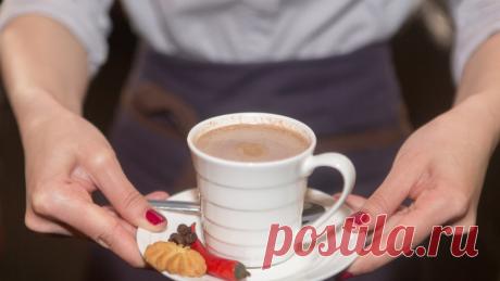 То вред, то польза: как кофе водит ученых за нос Кофе давно водит ученых за нос. Судя по количеству легенд, развенчанных мифов, сенсационных открытий, опровергающих друг друга, этот, казалось бы, простой, но непостижимый напиток претендует на звание одной из главных загадок цивилизации. В СМИ регулярно появляются все новые и новые публикации то о пользе, то о вреде кофе. Очевидно, что среди ученых «согласья нет» - их споры становятся все «крепче и жарче».  Журналисты интер...