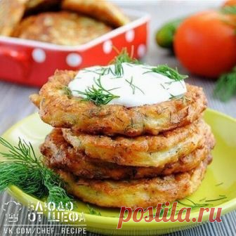 Кабачково-сырные оладьи! 

Ингредиенты:
Кабачки — 200 г
Сыр твердый — 100 г
Мука — 3 ст. л.
Укроп — по вкусу
Яйца — 2 шт.
Перец черный — по вкусу
Соль — по вкусу

Приготовление:
1. Сыр натереть на крупной терке, добавить яйца и нарезанный укроп.
2. Добавить просеянную муку.
3. Массу тщательно перемешать.
4. Кабачки очистить от кожуры и натереть на крупной терке. Чуть присолить и оставить минут на 7–10, чтобы кабачки пустили сок. Затем отжать кабачки от сока и добавить в по...