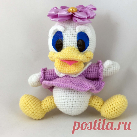 Поночка из утиных историй, вязаная игрушка, 15 см – Вязаная игрушка из пряжи Soft alize HAPPY BABY. Небольшая игрушка, всего 15 см но с своим характером. На игрушке сверху зафиксирован бантик из фоамирана. Глазки Поночки прорисовываются вручную красками по ткани. Все элементы надежно зафиксированы и не подвержены отрыву.

Игрушку можно стирать в машинке. Станет замечательным любимчикам Вам и вашим родным.