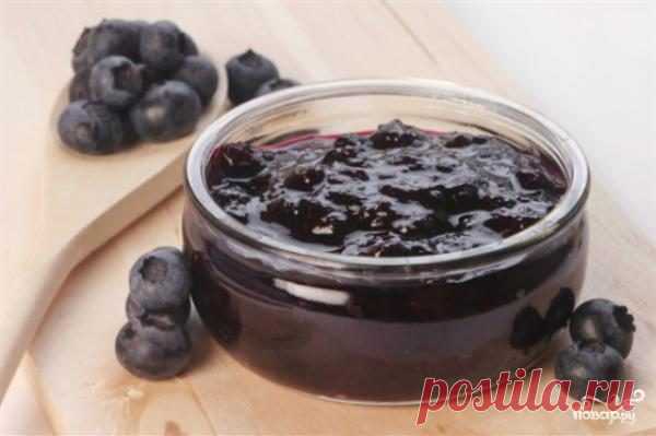 Черничный соус  🍮
Я снова с новыми рецептами. Сегодня у нас на ужин будет Черничный соус. Что нам понадобится: Черника - 400 гр Сахар - 80 гр Вода - 250 мл Ванилин - 1 гр Корица молотая - 1 ч.л.
-----
Черничный соус 👌
Для начала нужно промыть ягоды в воде. Затем, помещаем их в сотейник и заливаем водой. Доводим до кипения и варим 15 минут. После чего, переливаем чернику в блендер и измельчаем. Получается вот такой сироп. Добавляем сахар, ванилин и корицу.
-----
черничный соус