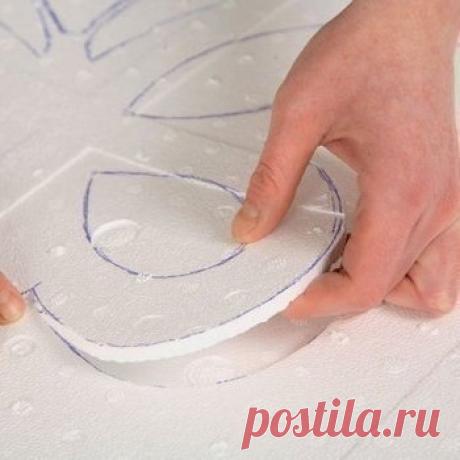 Декорирование стены: делаем бабочек из тонкой потолочной плитки