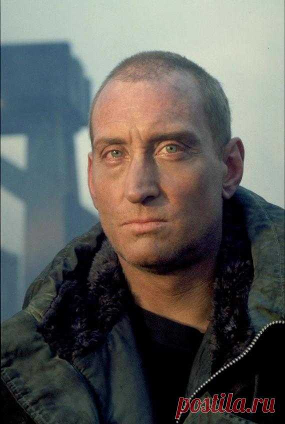 Чарльз Дэнс