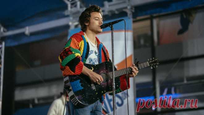 Harry Styles’s Cardigan Has Inspired a Crocheting TikTok Trend | Teen Vogue