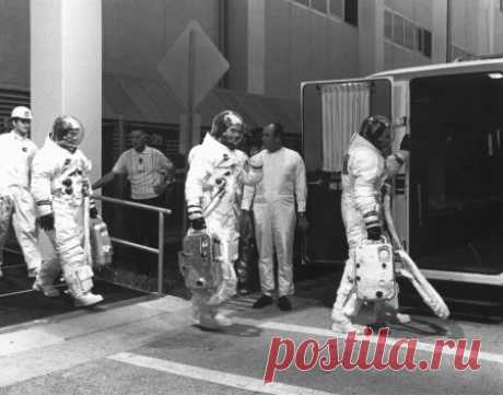 NASA «скрывает зловещий секрет от общества»: Доказана фальсификация полета на Луну