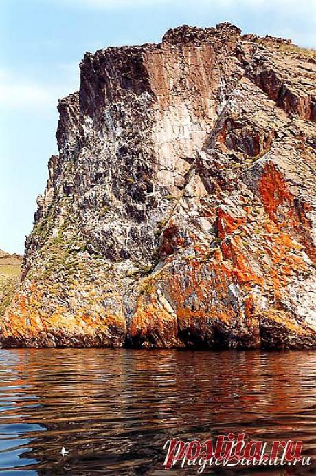Байкал, остров Ольхон, утес Кобылья Голова.